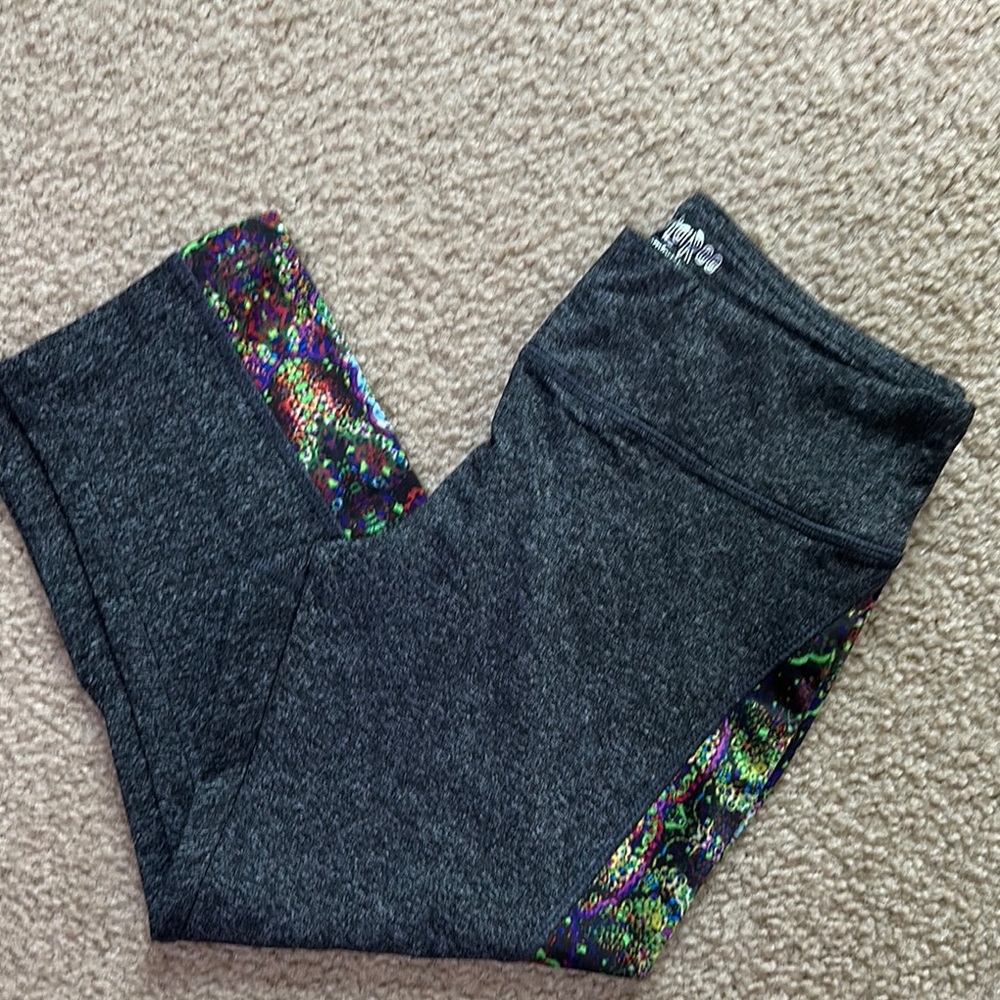 LuLaRoe Jade Capri Leggings - Size S